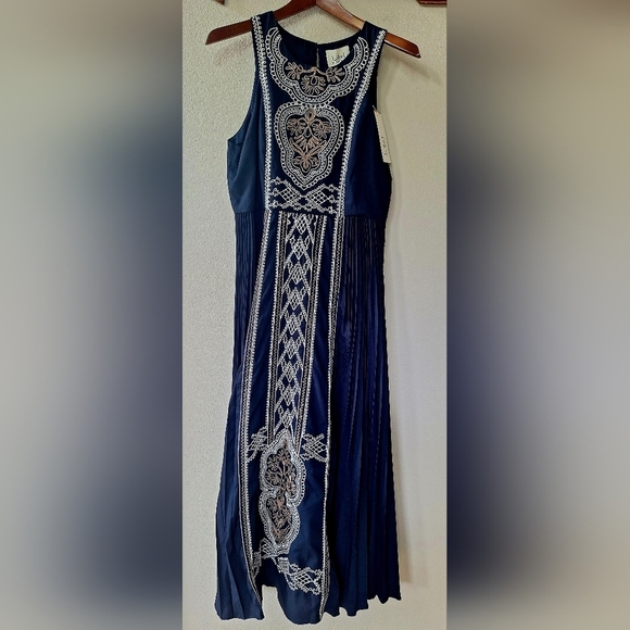 NWT Label Ritu Kumar Navy Janette Midi Dress Embroidred Pleated Womens Size L - Picture 2 of 10